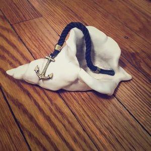 Anchor bracelet